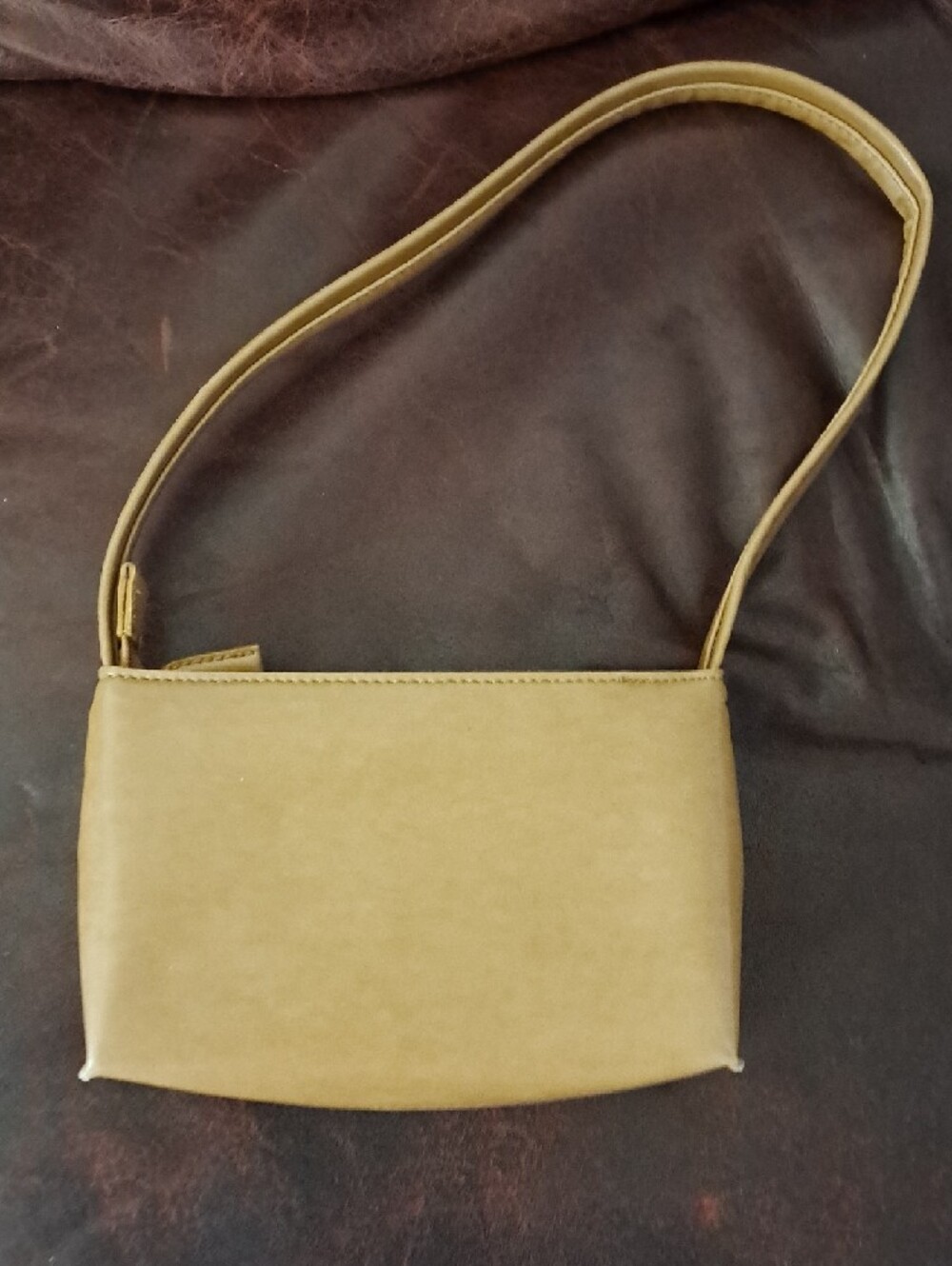 Mondani Olive-Tan Simulated Leather Shoulder Bag with Front Pockets - Picture 3 of 4